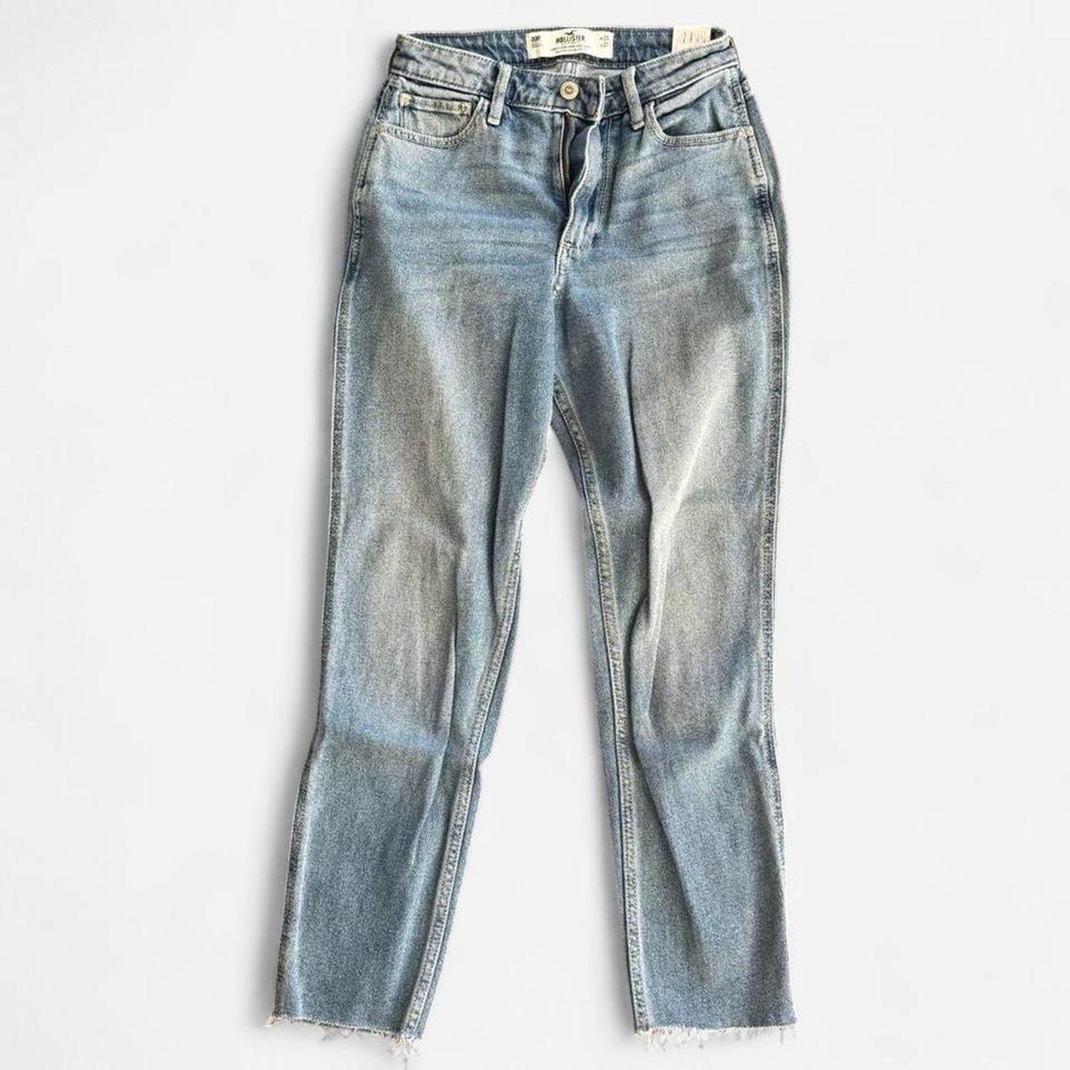 Hollister - Curvy High-Rise Mom Jeans - 23"