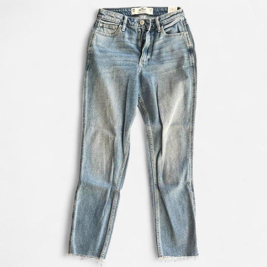 Hollister - Curvy High-Rise Mom Jeans - 23"